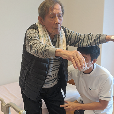 お客様がリハビリを受けている様子